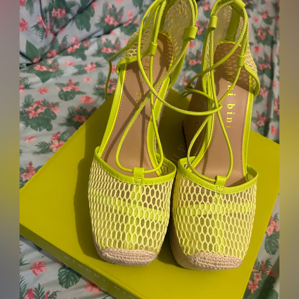 Florence Yellow Gianni Bini size 9.5 new